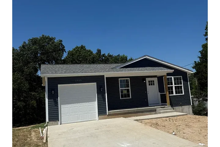 $1500 : SINGLE FAMILY HOUSE image 2