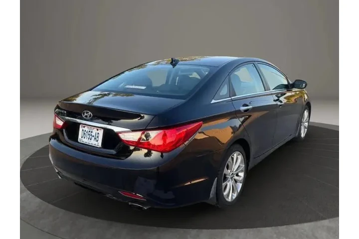 $7900 : 2013 Sonata SE image 8