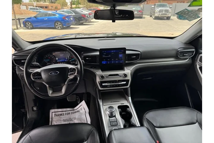 2022 Explorer XLT AWD image 9