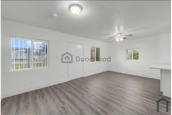 $2600 : CASA DE RENTA ! image 7