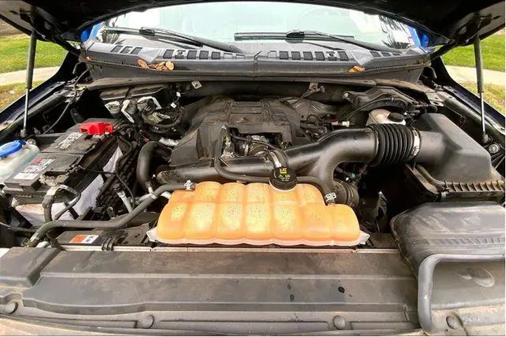 $35985 : Ford F-150 2018 4x4 Lariat 4 image 9