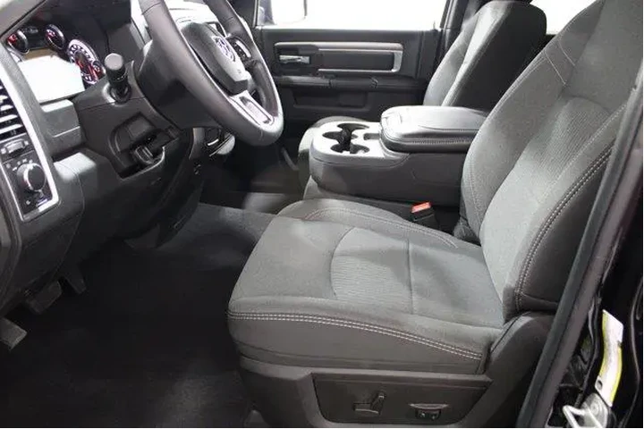 $38971 : Ram 1500 Classic 2024 4x2 Wa image 5