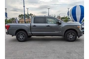 $32998 : Nissan Titan 2023 4x4 S 4dr thumbnail