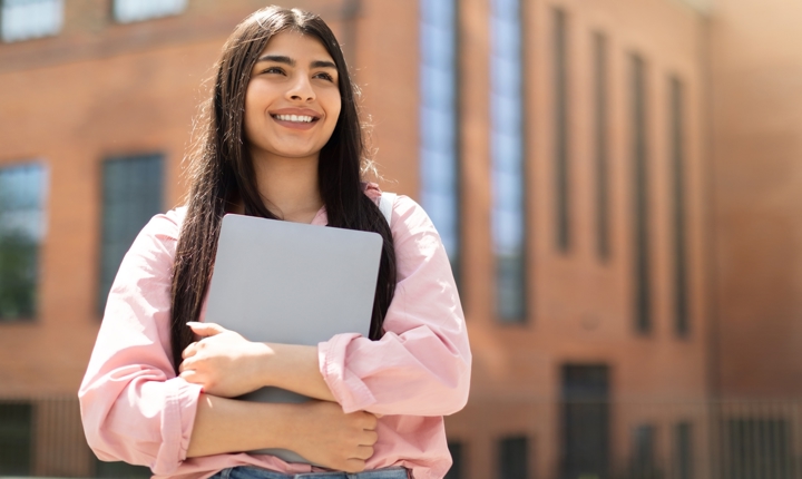 Estudiante latina de college