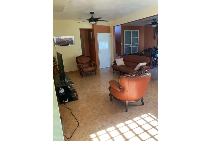 $375 : Sofa, 2 sillas, mesas image 1