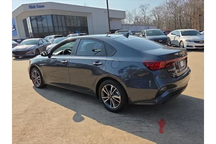 $17500 : Kia Forte 2023 LXS 4dr Sedan image 8