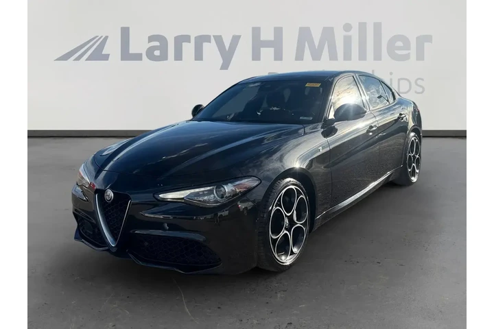 $27281 : Alfa Romeo Giulia 2022 Ti 4d image 1