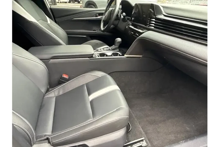 $29888 : Toyota Camry 2025 SE 4dr Sed image 10