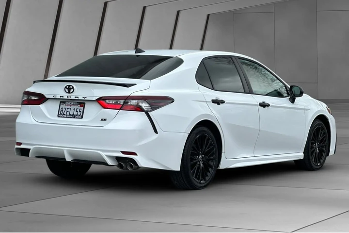 $24000 : Toyota Camry 2022 SE Nightsh image 4