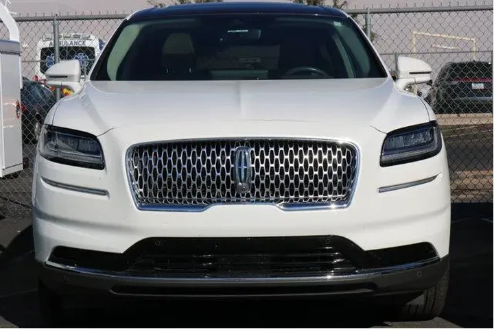 $38196 : Lincoln Nautilus 2022 AWD Re image 3