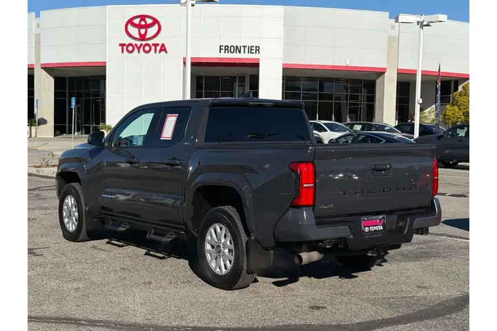 $37420 : Toyota Tacoma 2025 4x4 SR5 4 image 5