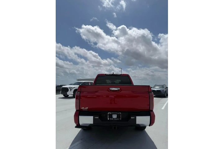 Toyota Tundra Limited image 9
