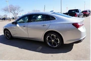 $15588 : Chevrolet Malibu 2020 LT 4dr thumbnail