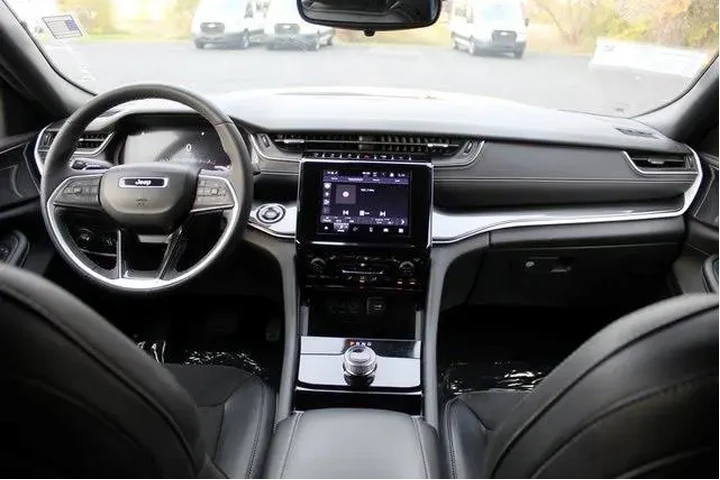 $28675 : Jeep Grand Cherokee L 2023 4 image 7