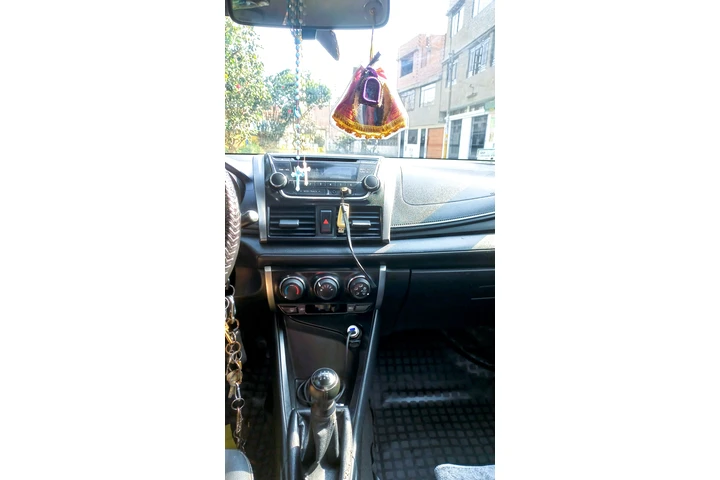 $9400 : Toyota Yaris 2014 image 6