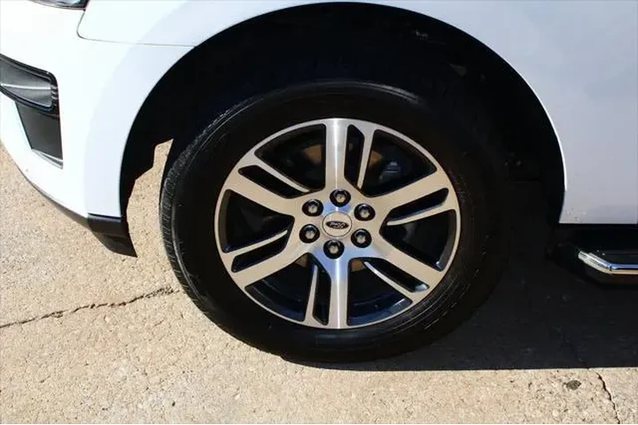 $39530 : Ford Expedition MAX 2023 4x2 image 4