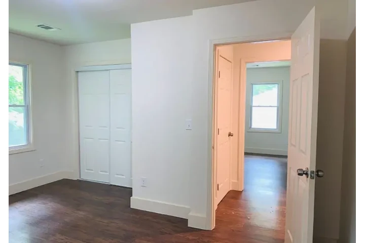 $1900 : 3704 Asbury Ln SW, Atlanta, GA image 3
