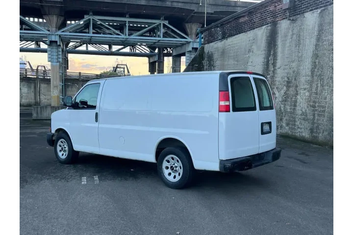 $9488 : 2011 GMC Savana 1500 image 4