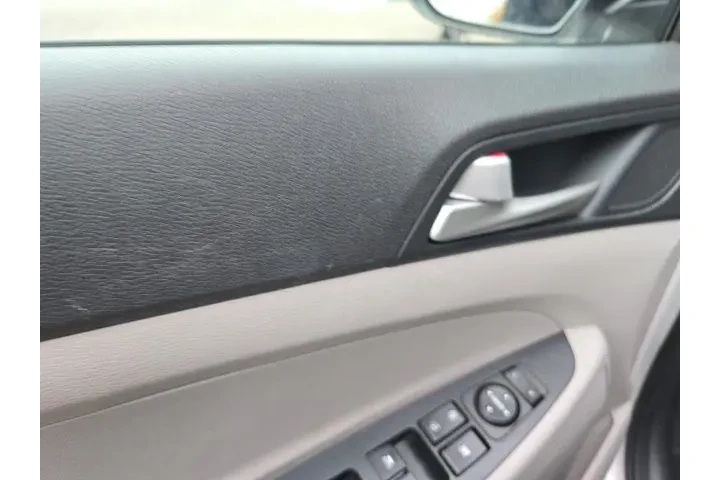 $10985 : Hyundai TUCSON 2020 Value 4d image 9