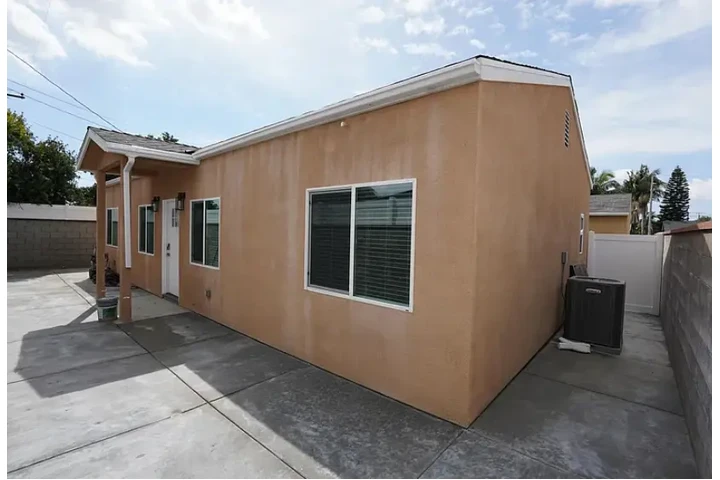 $1750 : SINGLE FAMILY RESIDENCE image 1