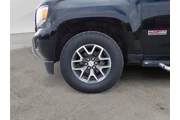 $15961 : GMC Canyon 2017 4x4 SLE 4dr thumbnail