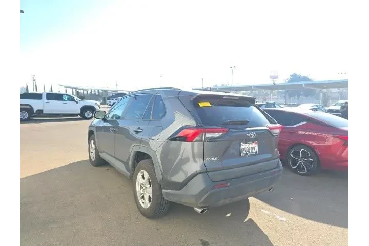 $21900 : Toyota RAV4 2021 XLE 4dr SUV image 4
