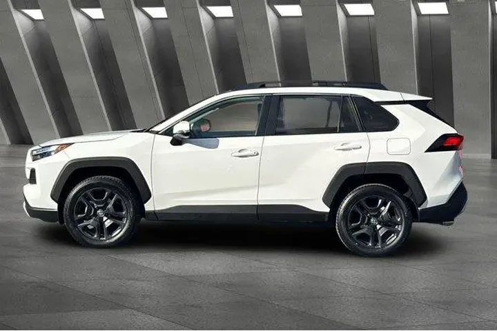 $31900 : Toyota RAV4 2024 AWD Adventu image 10