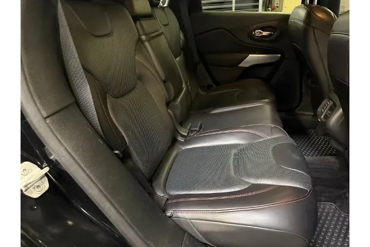 $11900 : Jeep Cherokee 2017 4x4 Trail image 8