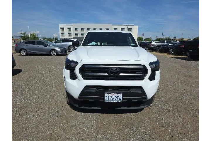 $33900 : Toyota Tacoma 2025 4x2 SR 4d image 2