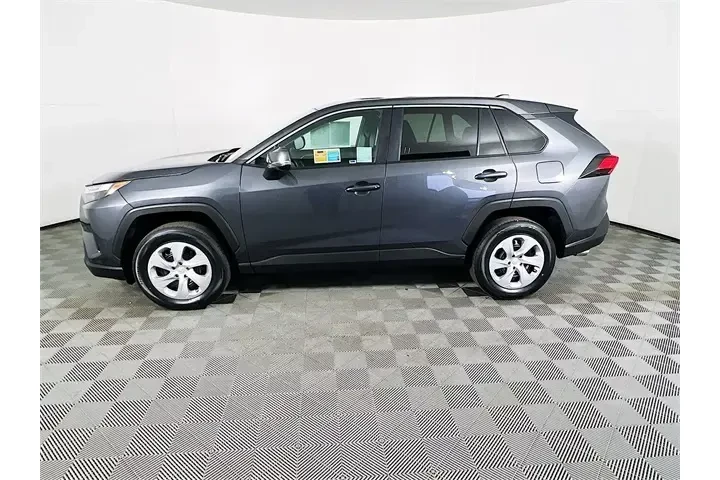 $27500 : Toyota RAV4 2024 LE 4dr SUV image 4