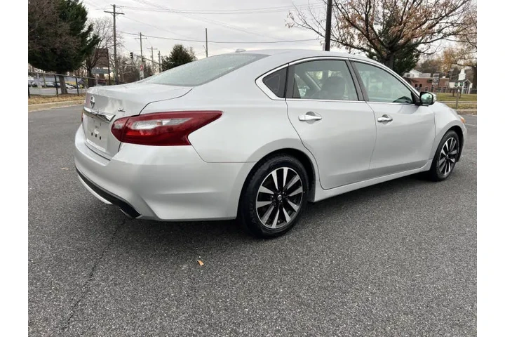 $8900 : 2018 Altima 2.5 SL image 5