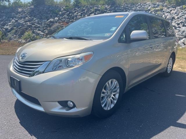 $24060 : PRE-OWNED 2017 TOYOTA SIENNA image 3