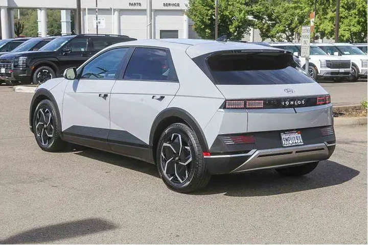 $25892 : Hyundai IONIQ 5 2024 SEL 4dr image 2