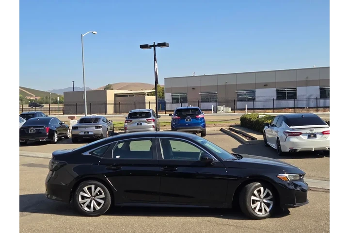 $21888 : Honda Civic 2025 LX 4dr Seda image 3