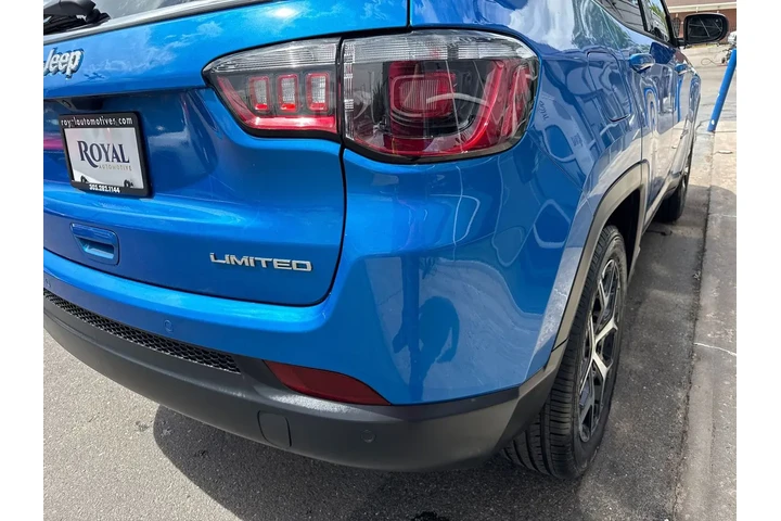 $24995 : 2025 Compass Limited 4x4 image 9