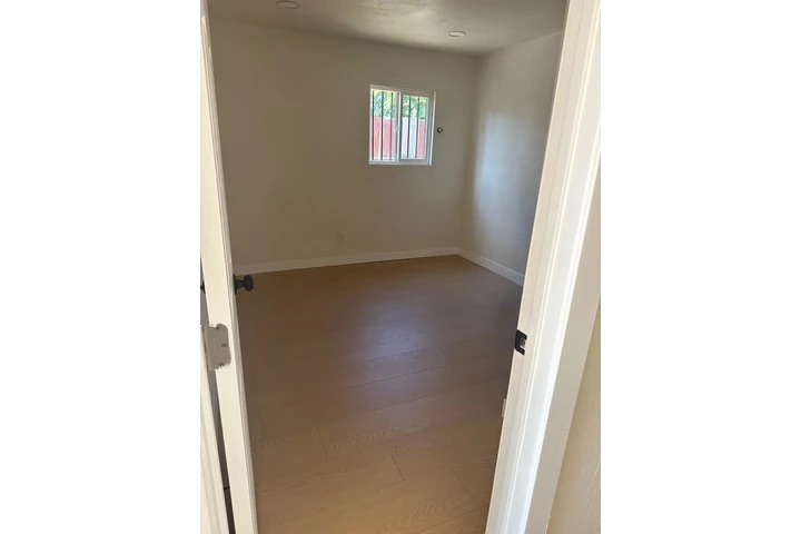 $2600 : Se renta casita de 2 recamaras image 5