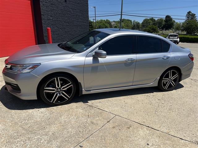 $9000 : 2017 Honda Accord Touring V6 image 3