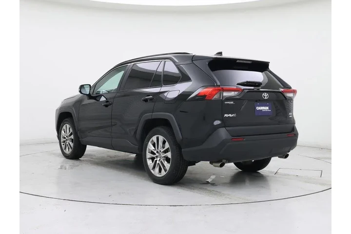 $27998 : Toyota RAV4 2021 AWD XLE Pre image 2