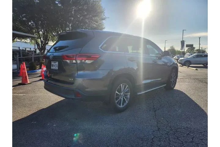 $22998 : Toyota Highlander 2019 SE 4d image 3