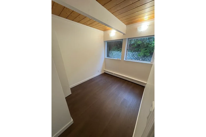 $1000 : easy access to transit image 5