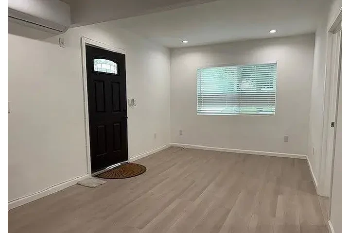 $800 : estudio recién reformado image 6