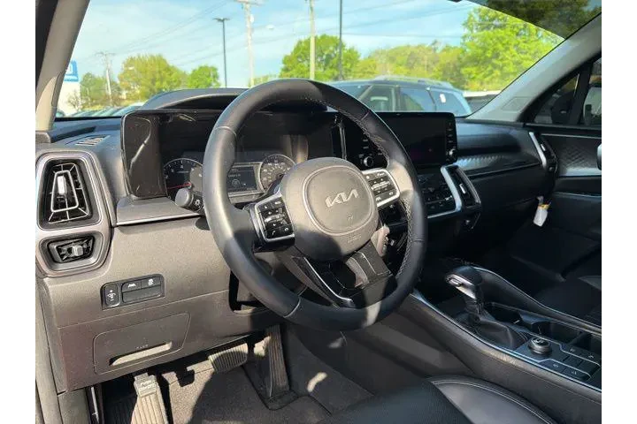 $26296 : Kia Sorento 2023 S 4dr SUV image 10
