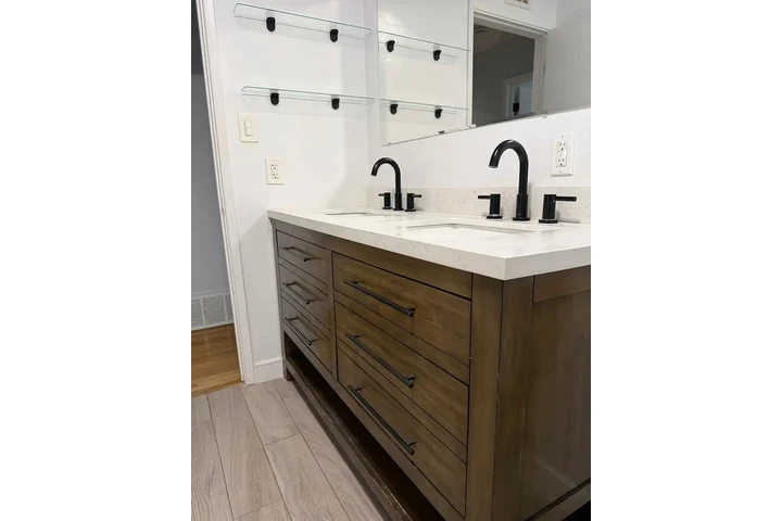 $3100 : Charming 3 Bedroom Home image 5