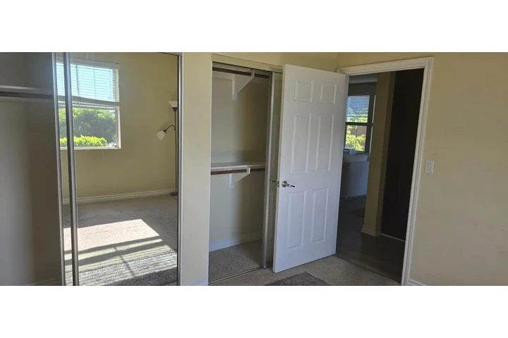 $1900 : ROOM FOR RENT at Riversai image 8