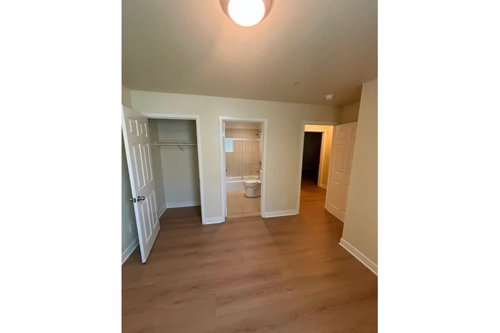 $2300 : 3 Bedroom 2bath in South Gate image 7