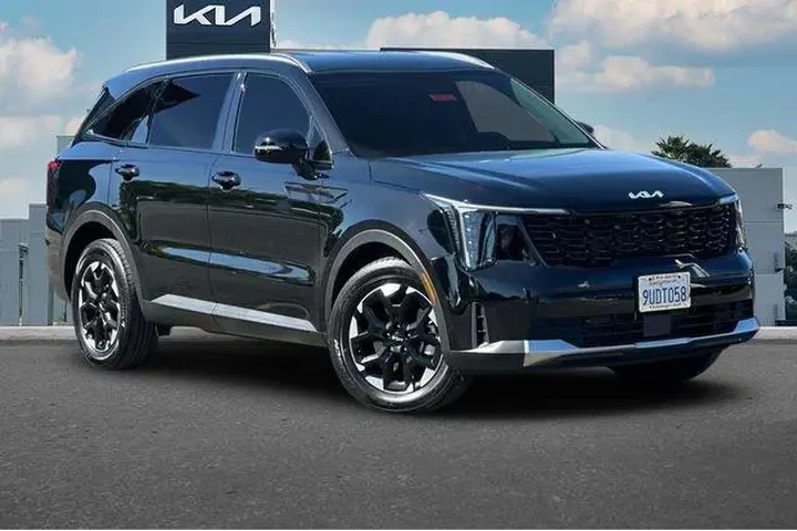 $31819 : Kia Sorento 2025 S 4dr SUV image 2