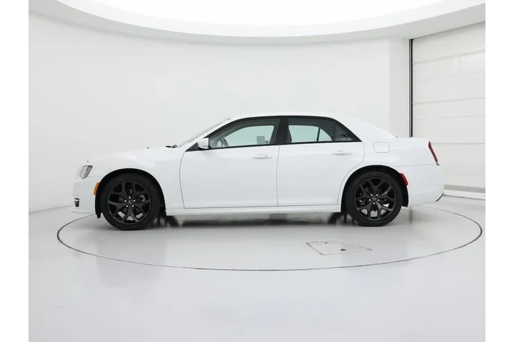 $27998 : Chrysler 300 2022 Touring L image 3