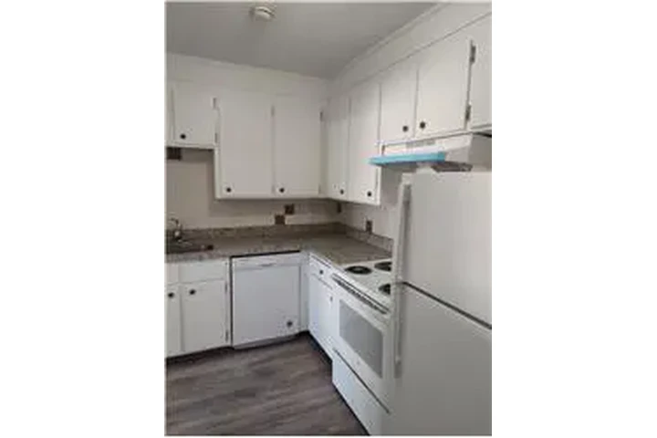 $295 : Rental property with 2 bedro image 2