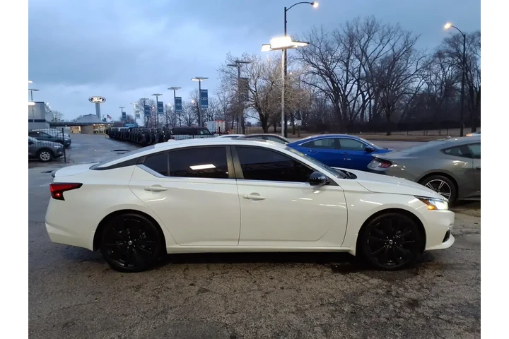 $20870 : Nissan Altima 2022 2.5 SR 4d image 2