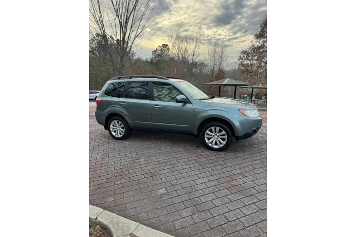 $4500 : 2011 Forester 2.5X Premium image 7